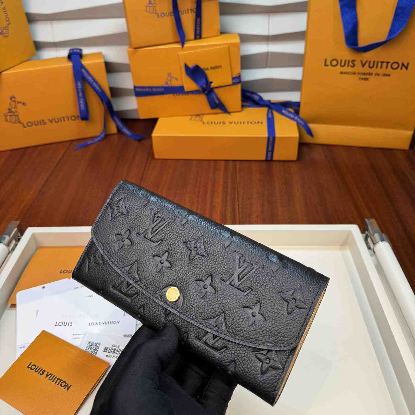 Louis Vuitton Emilie Wallet  M62369 - 
