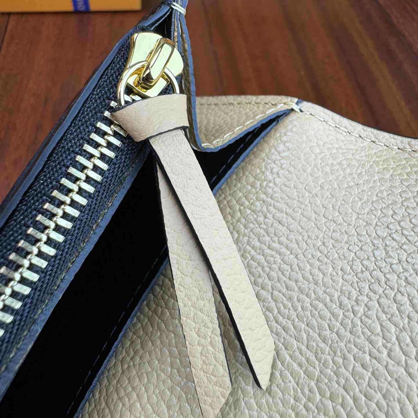 Louis Vuitton Emilie Wallet  M62369 - 