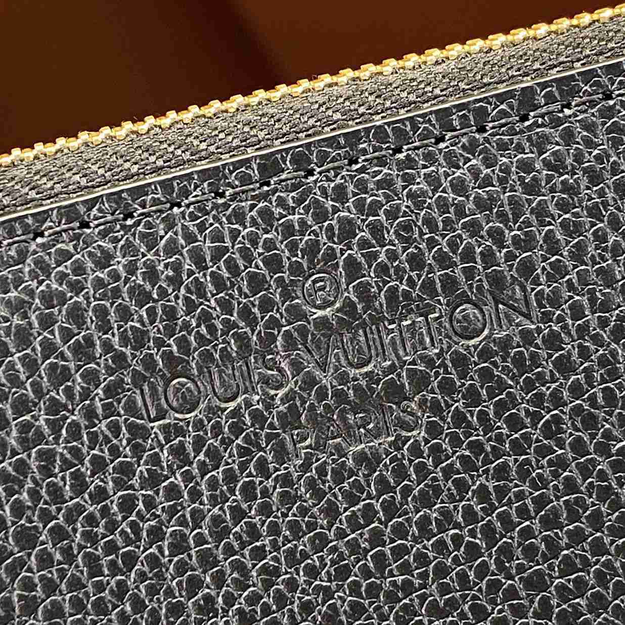 Louis Vuitton Daily Pouch  M62048 - PerfectKickZ