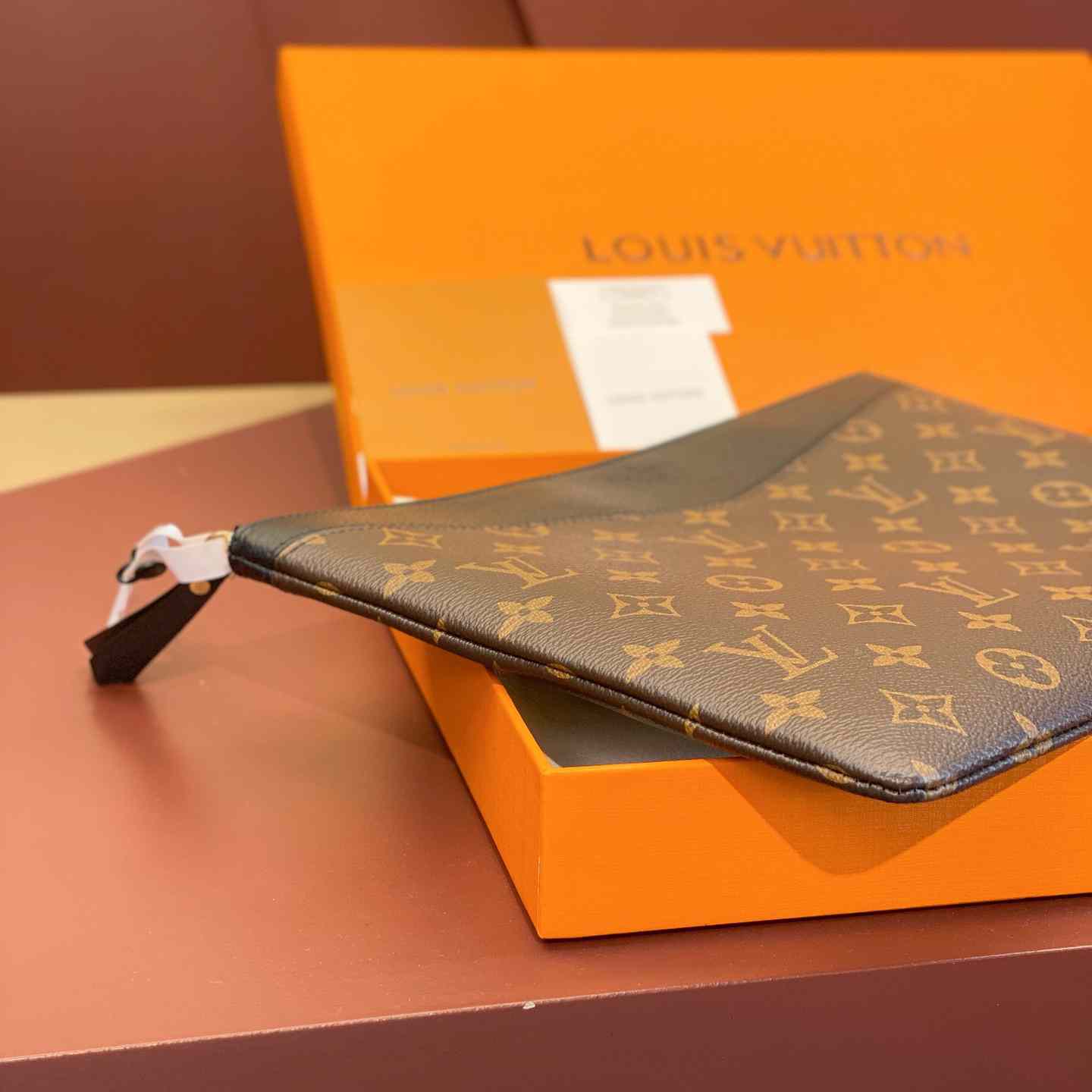 Louis Vuitton Daily Pouch  M62048 - PerfectKickZ