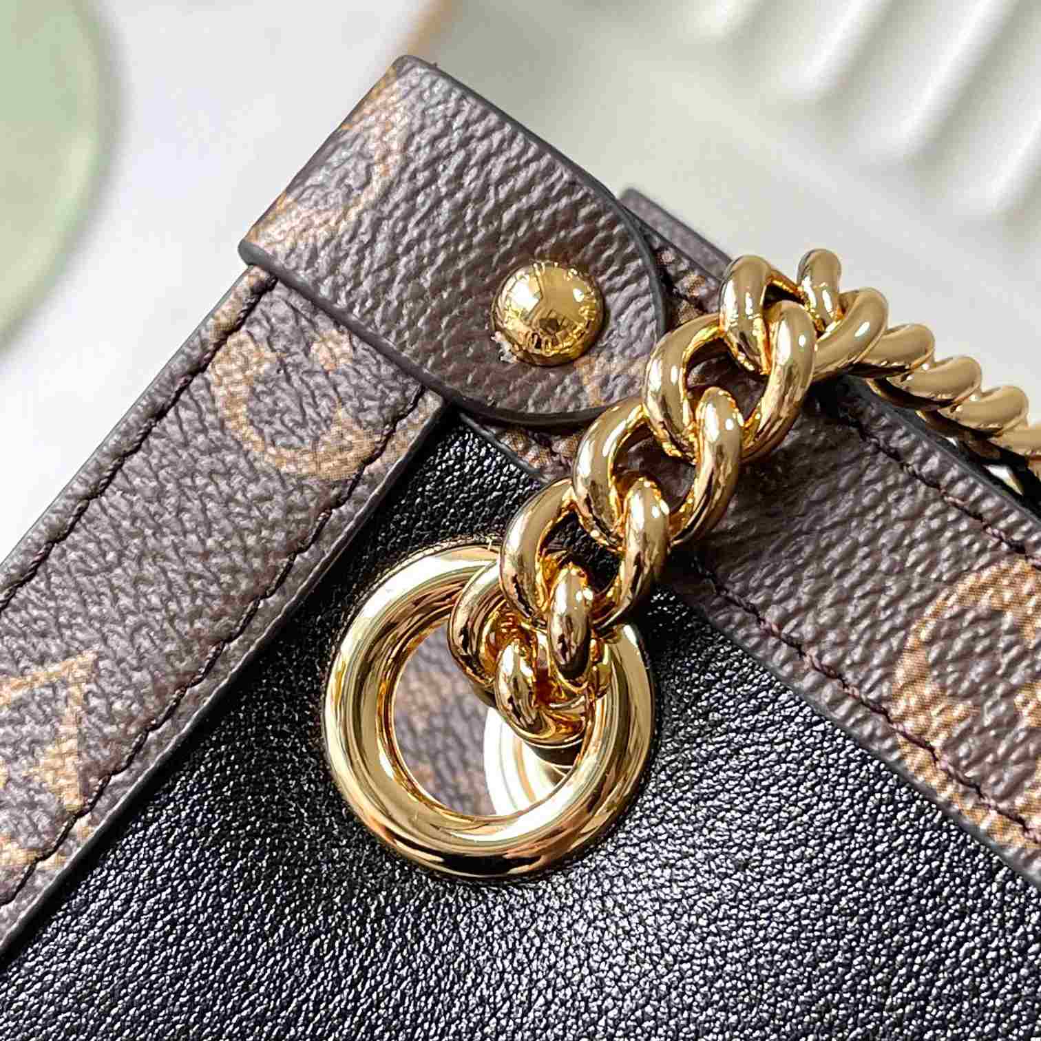 Louis Vuitton Nova MM  M13137 - 