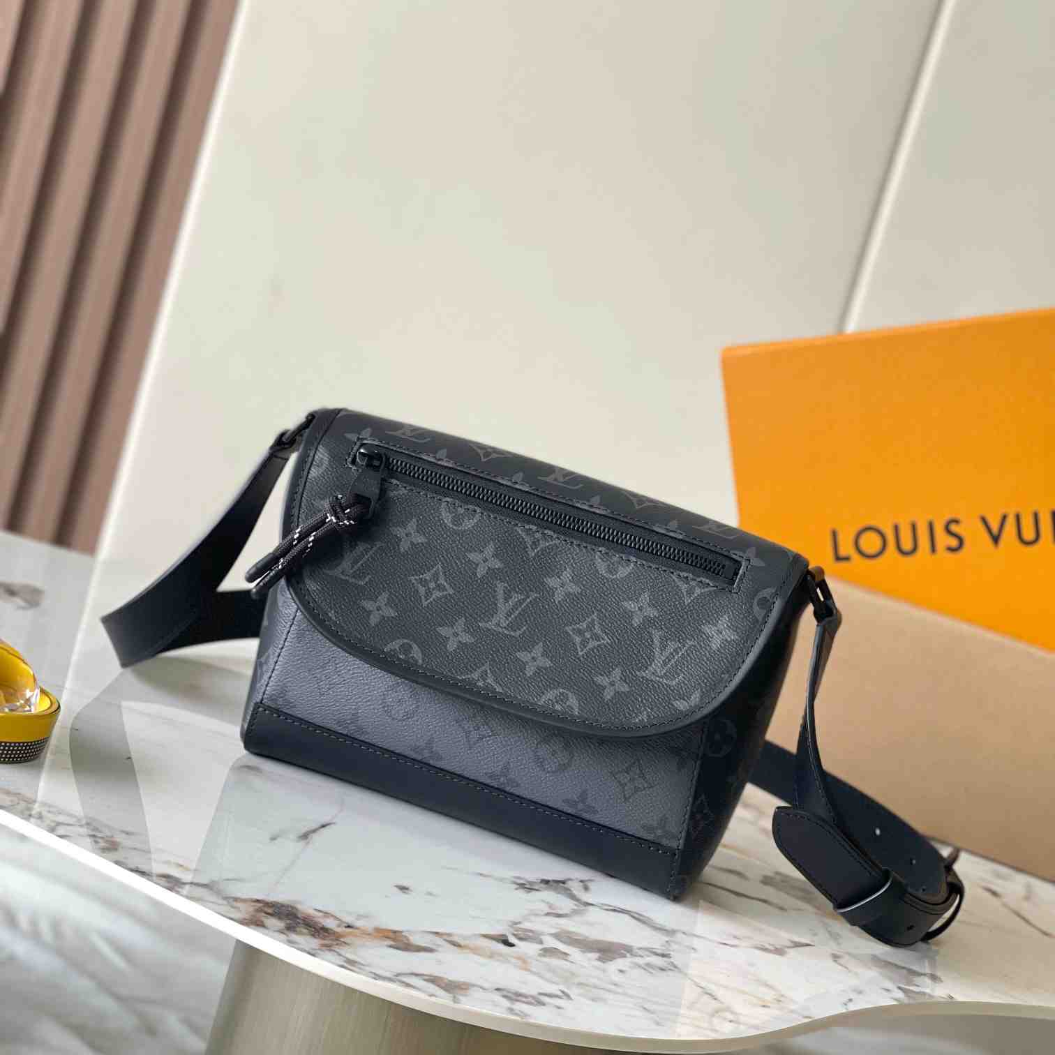 Louis Vuitton Pulse Messenger  M12681 - PerfectKickZ