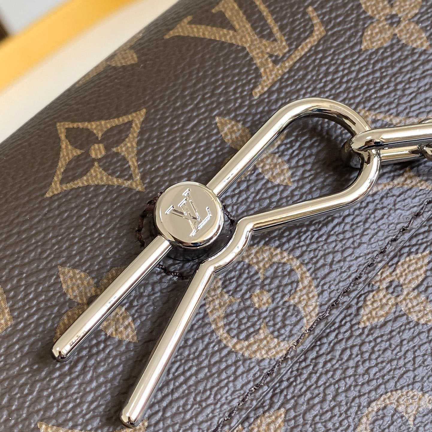 Louis Vuitton Steamer Wearable Wallet  M12811 - 