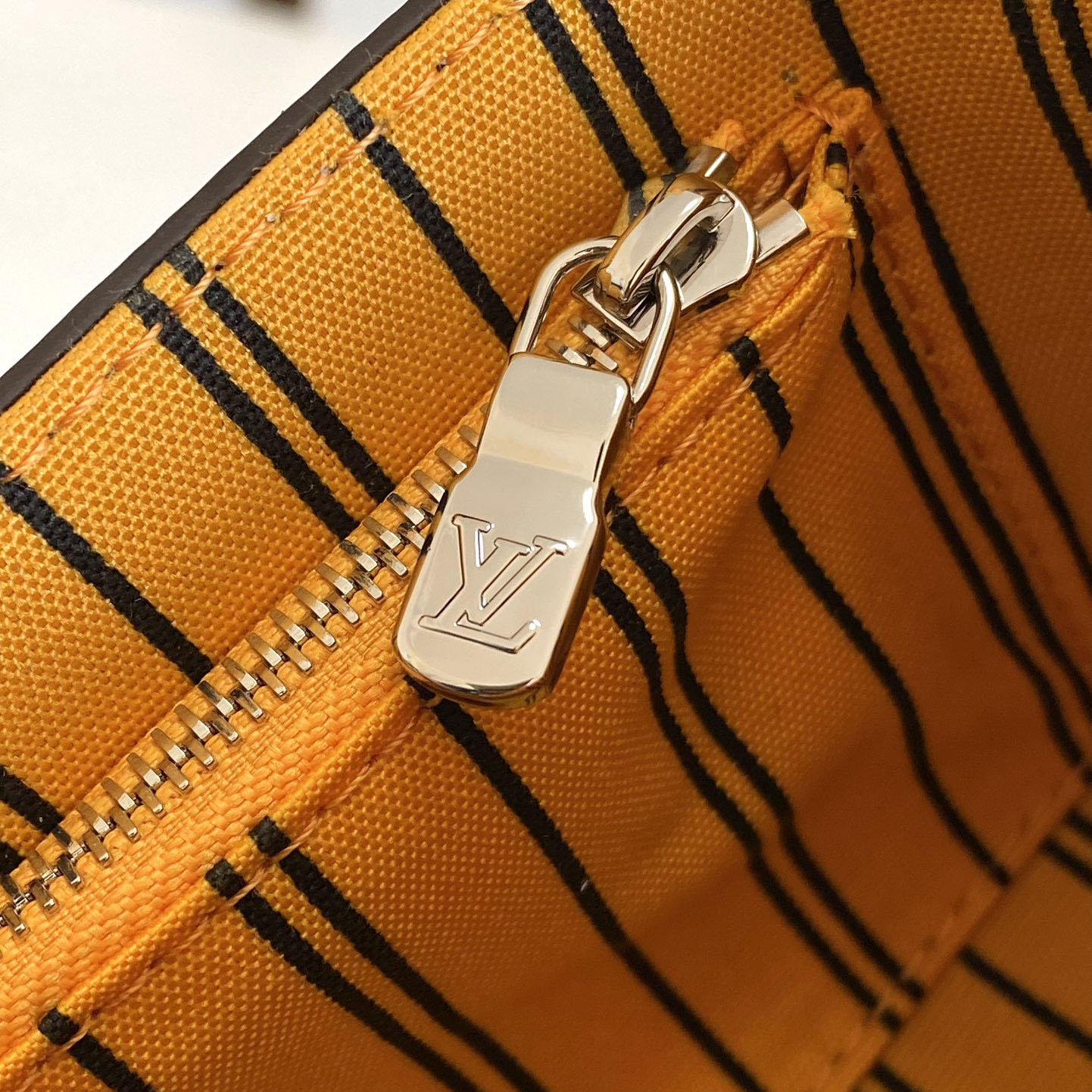 Louis Vuitton Steamer Wearable Wallet  M12811 - 