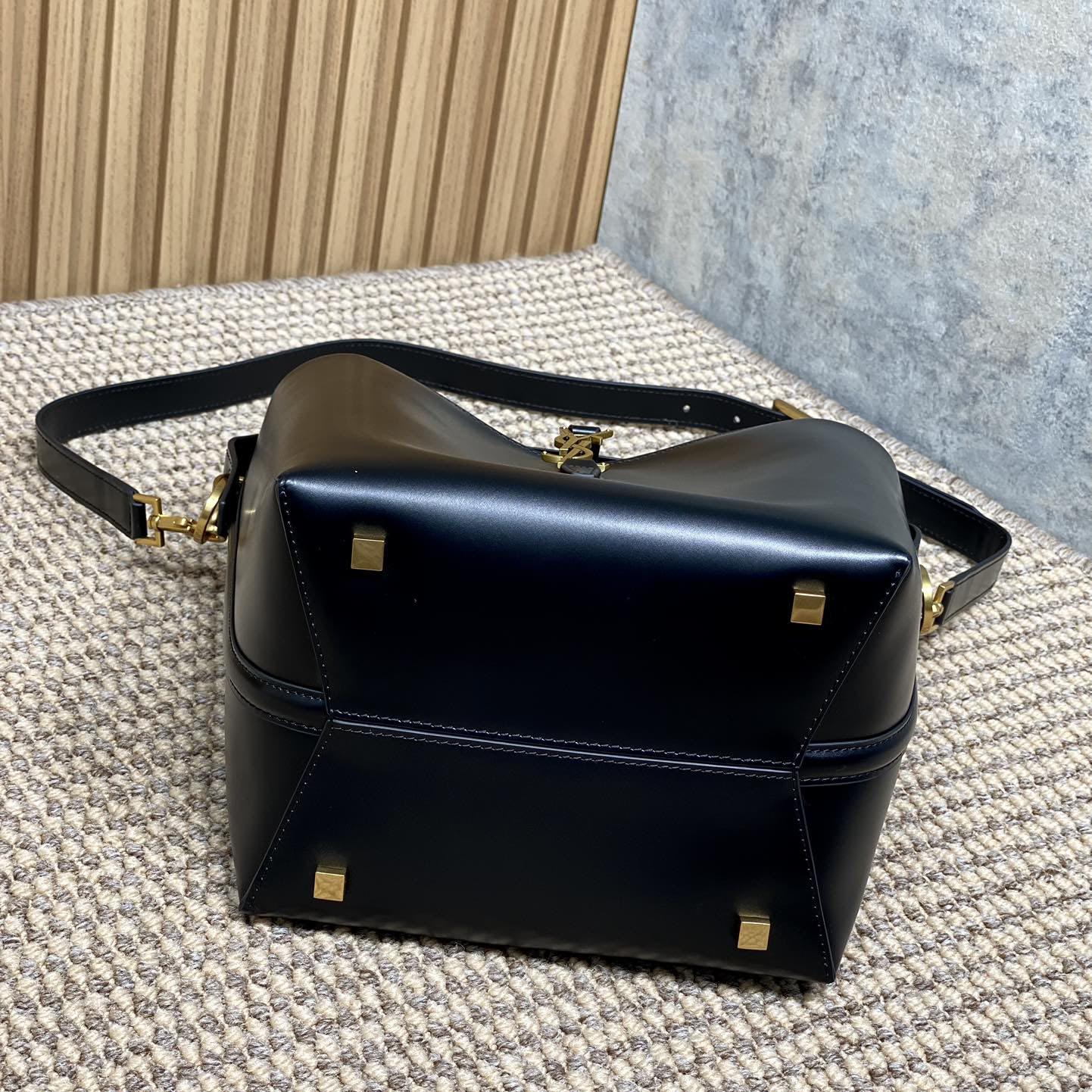 Saint Laurent Le 37 In Shiny Leather - PerfectKickZ