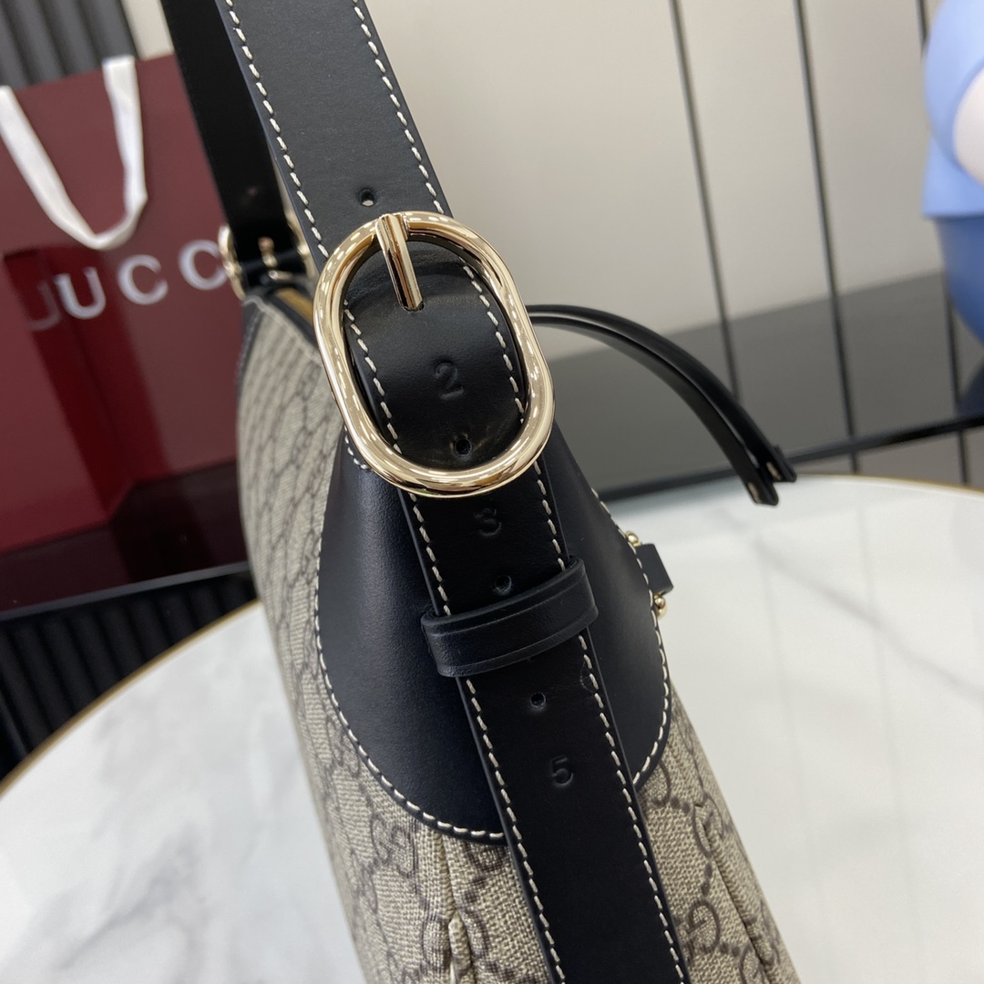 Gucci GG Emblem Medium Shoulder Bag - PerfectKickZ
