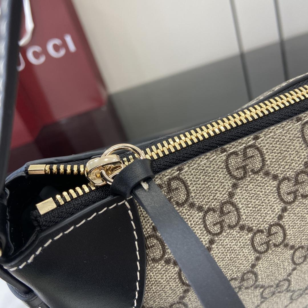 Gucci GG Emblem Medium Shoulder Bag - PerfectKickZ