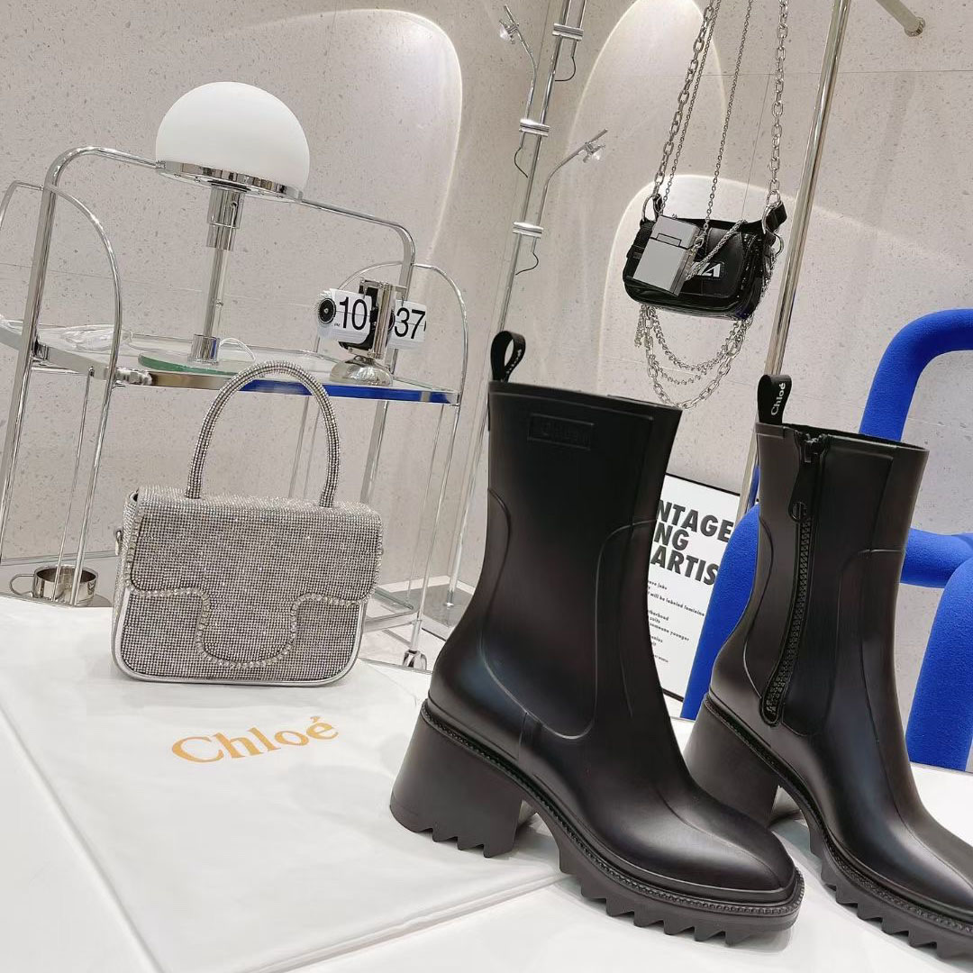 Chloe Debossed-logo Chunky Boots - PerfectKickZ