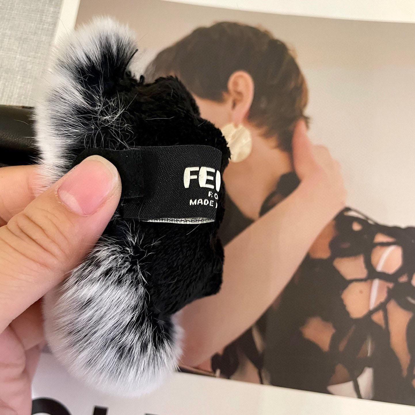 Fendi Gloves - PerfectKickZ