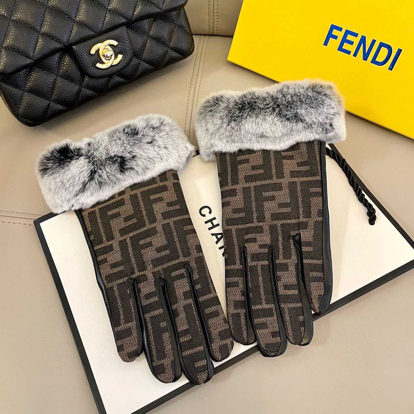 Fendi Gloves - PerfectKickZ