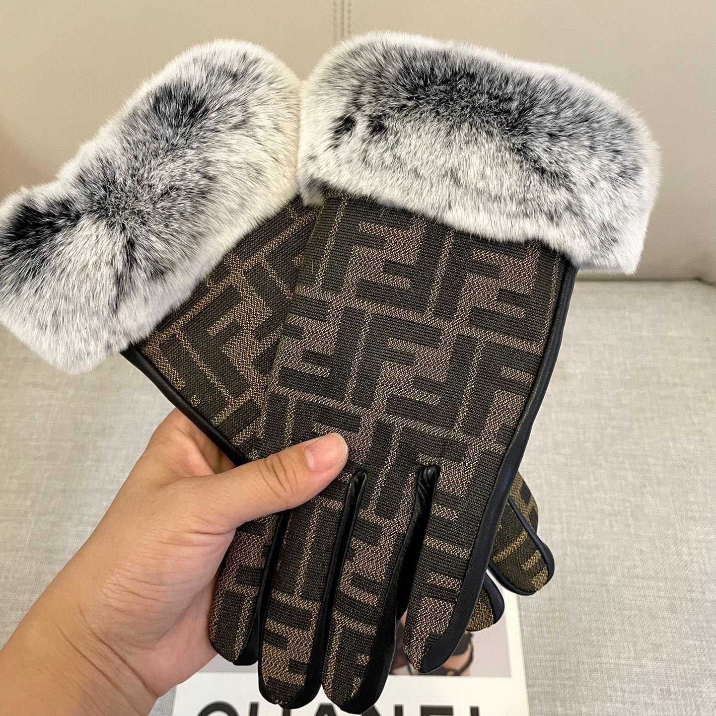 Fendi Gloves - PerfectKickZ