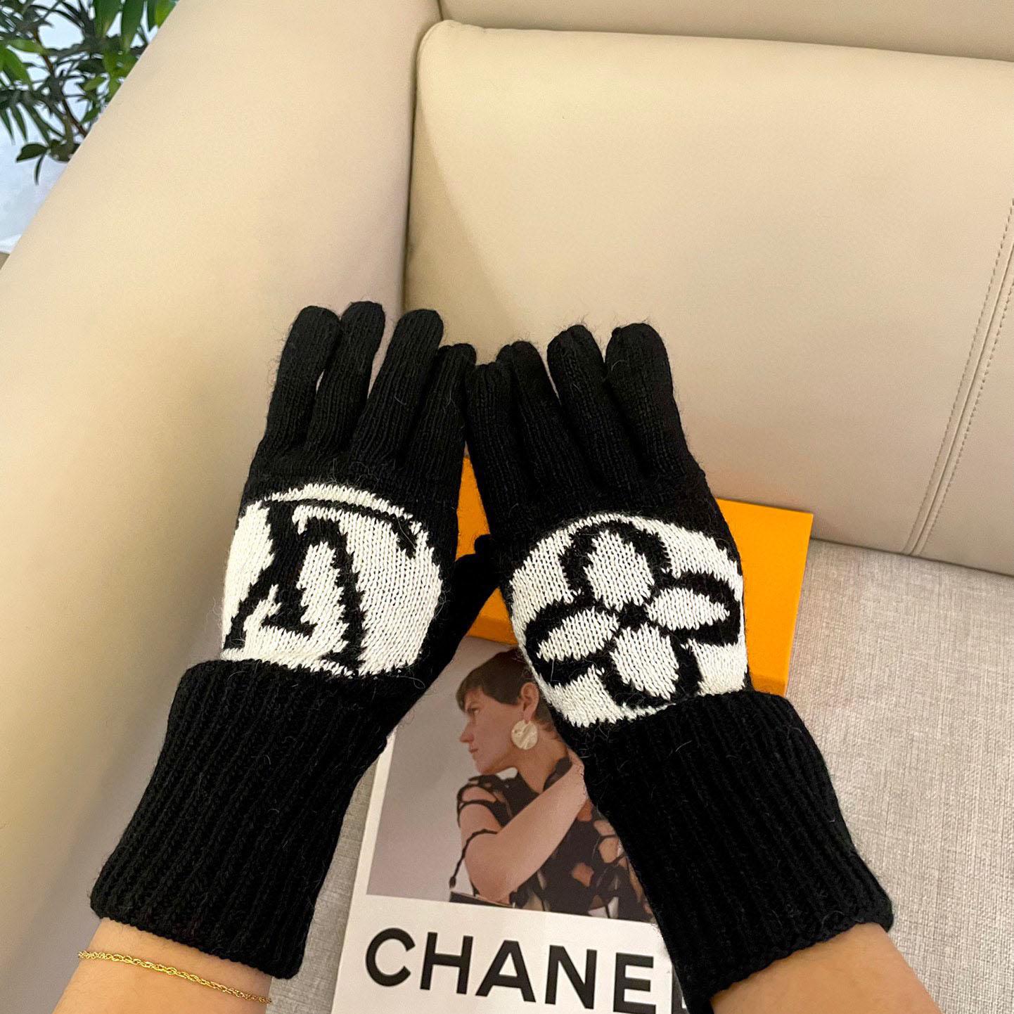 Louis Vuitton LV Medallion Gloves - PerfectKickZ