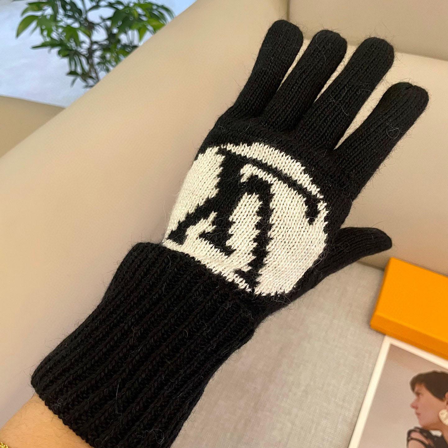 Louis Vuitton LV Medallion Gloves - PerfectKickZ