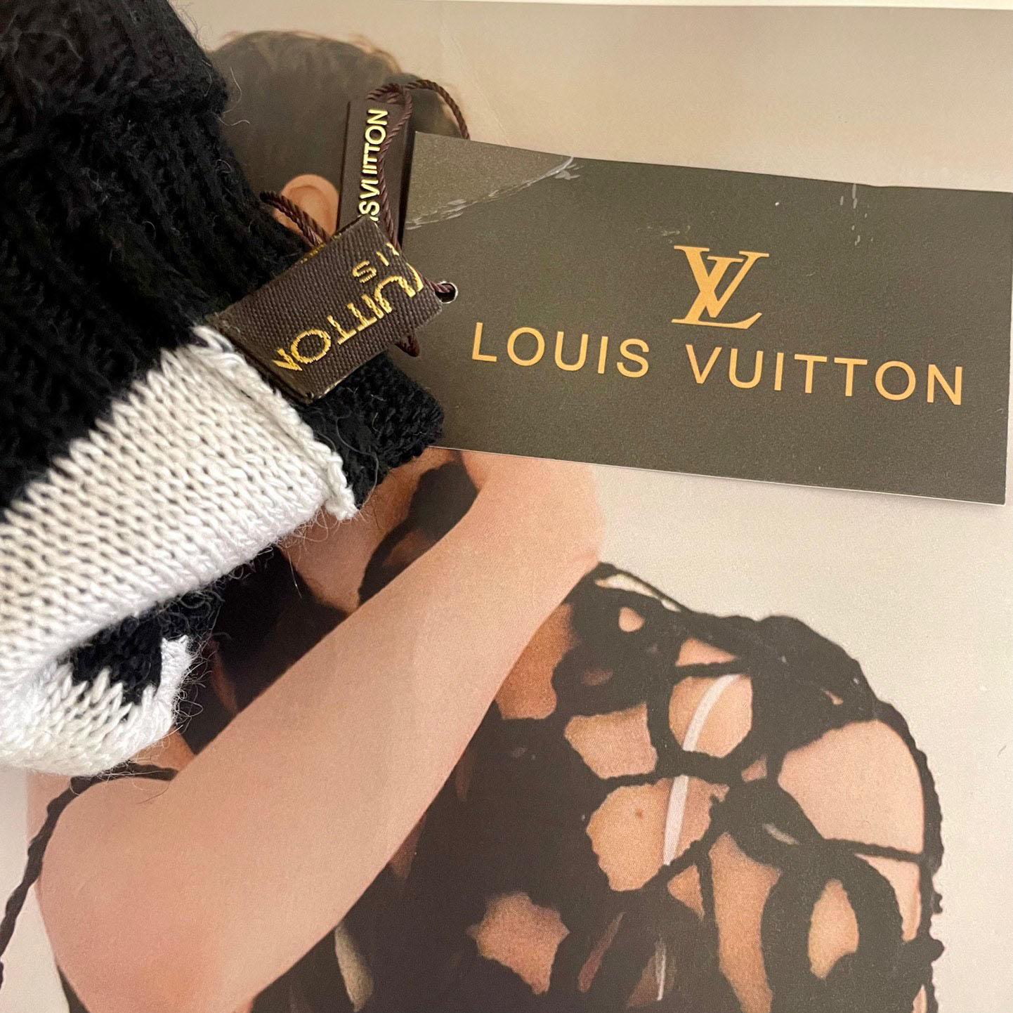 Louis Vuitton LV Medallion Gloves - PerfectKickZ
