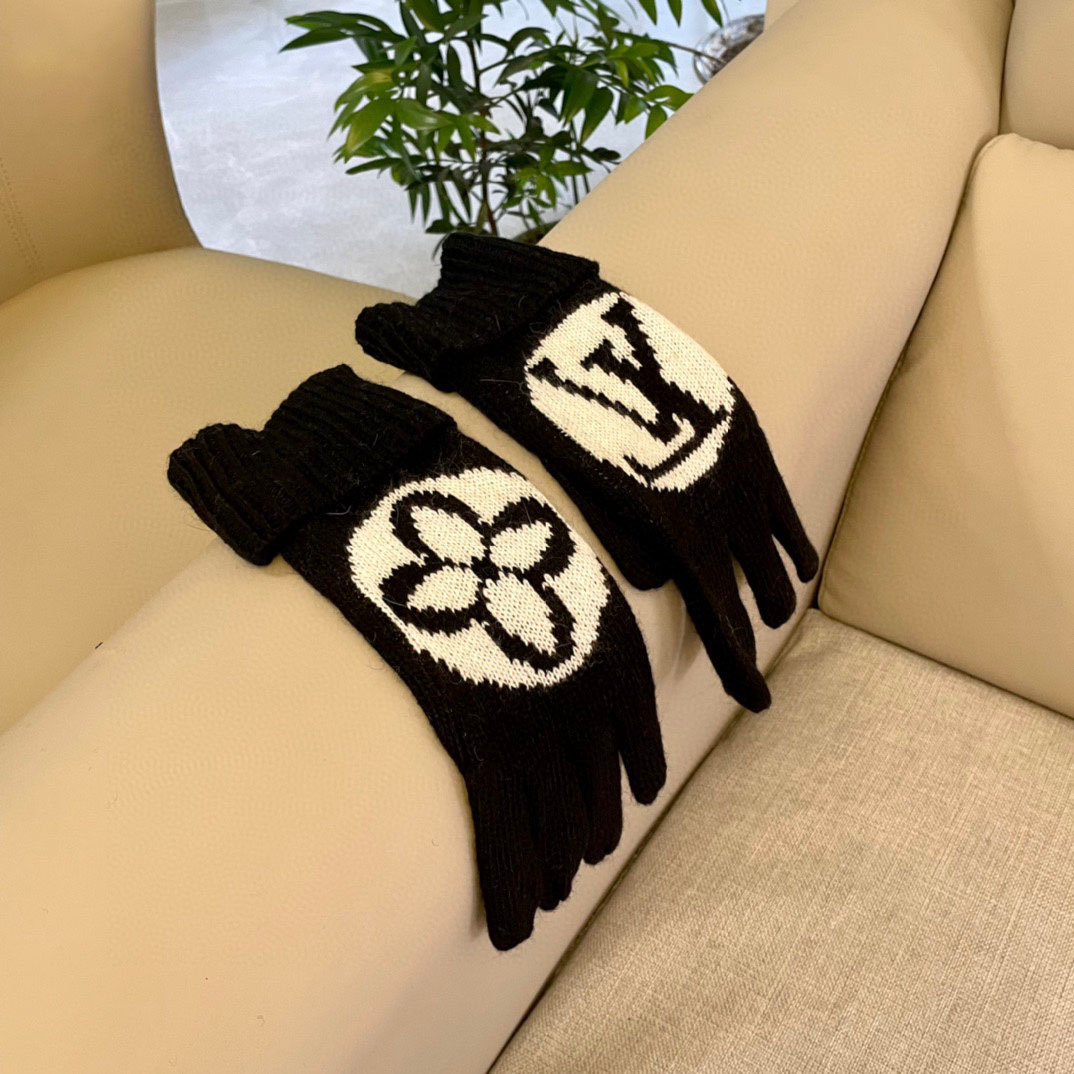 Louis Vuitton LV Medallion Gloves - PerfectKickZ