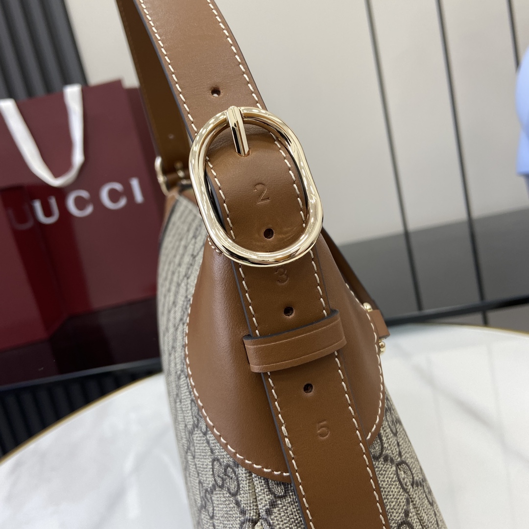 Gucci GG Emblem Medium Shoulder Bag - PerfectKickZ