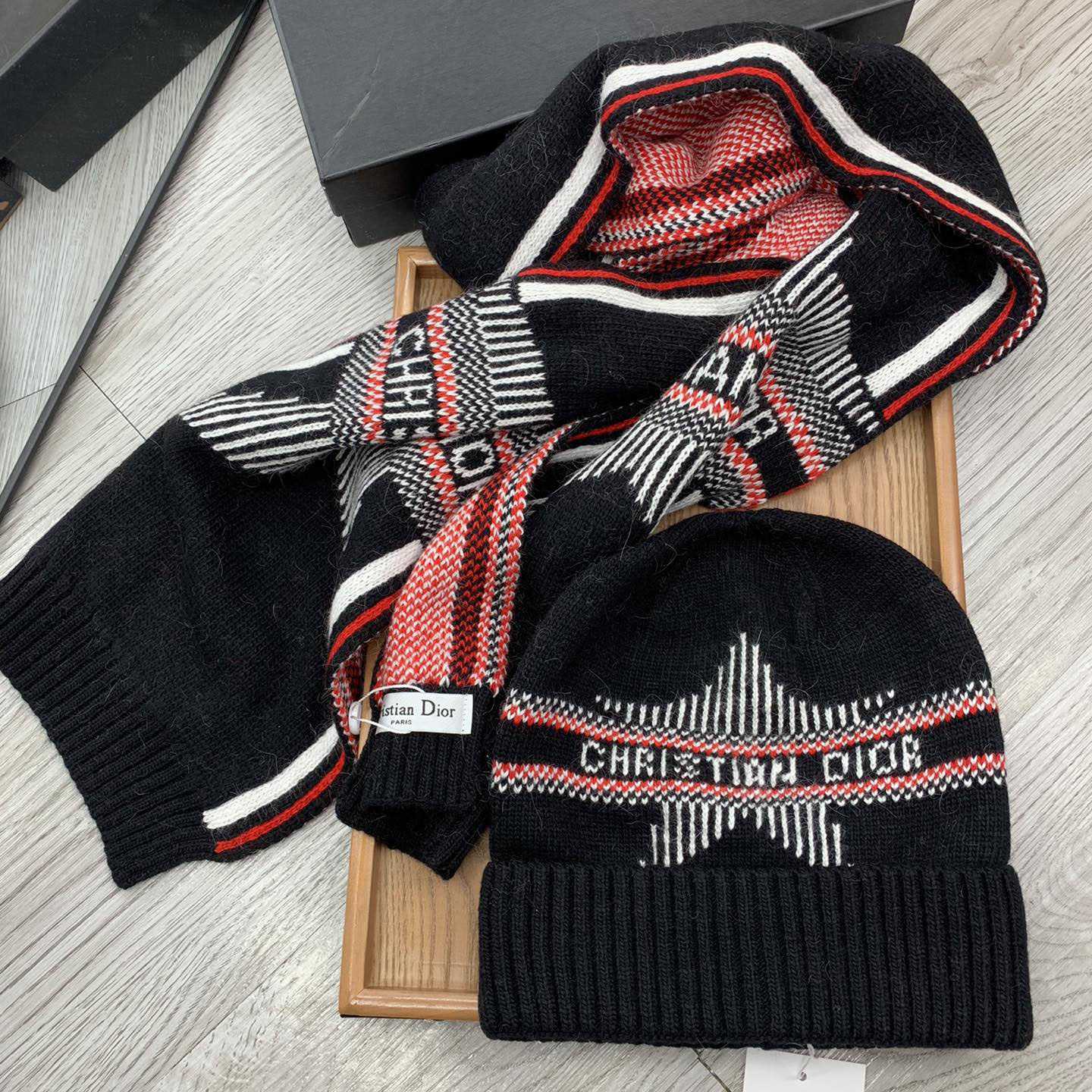 Dior Beanie And Scarf - 