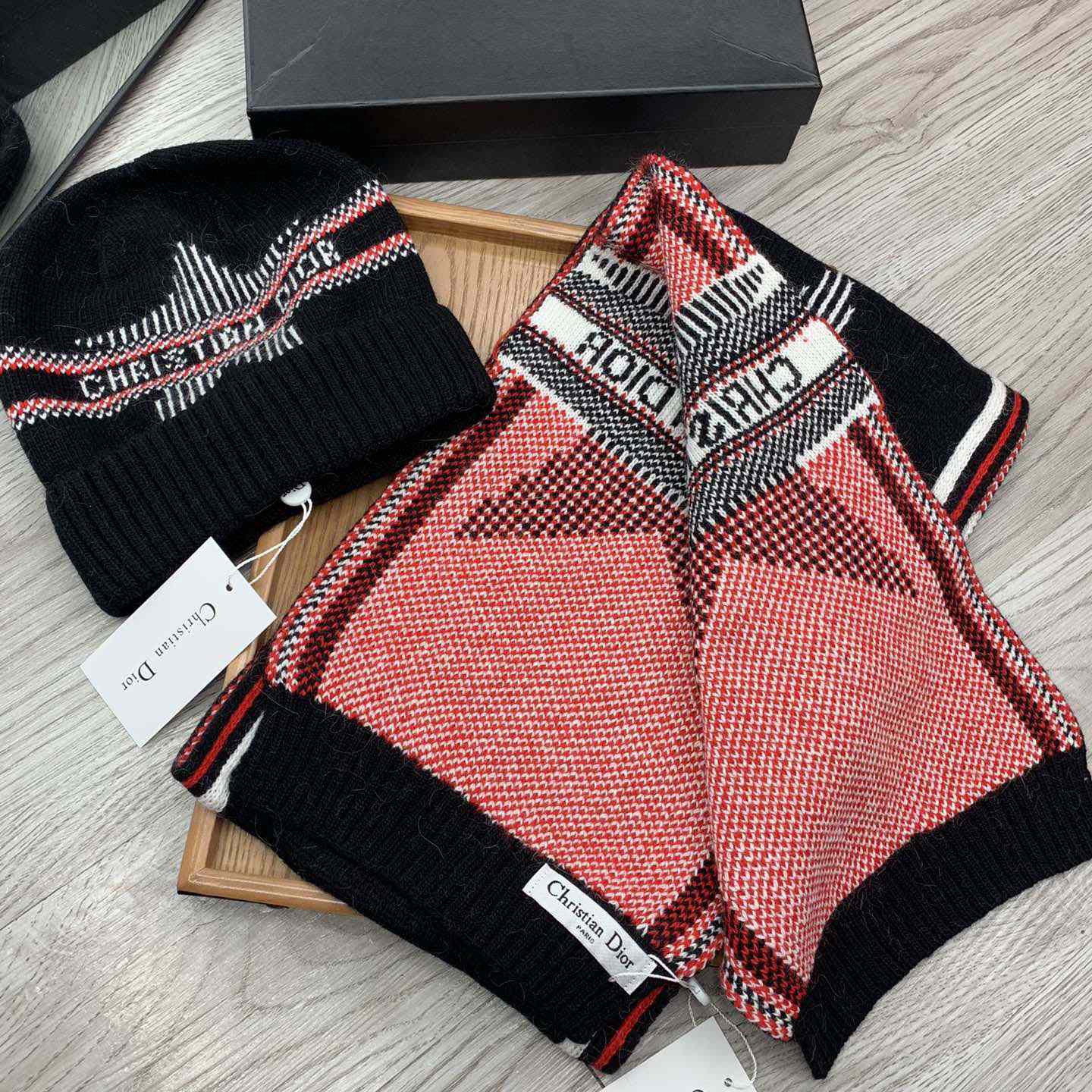 Dior Beanie And Scarf - 