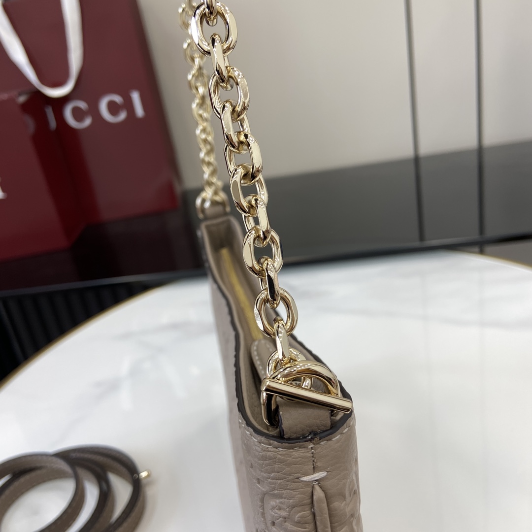 Gucci GG Emblem Medium Shoulder Bag - PerfectKickZ