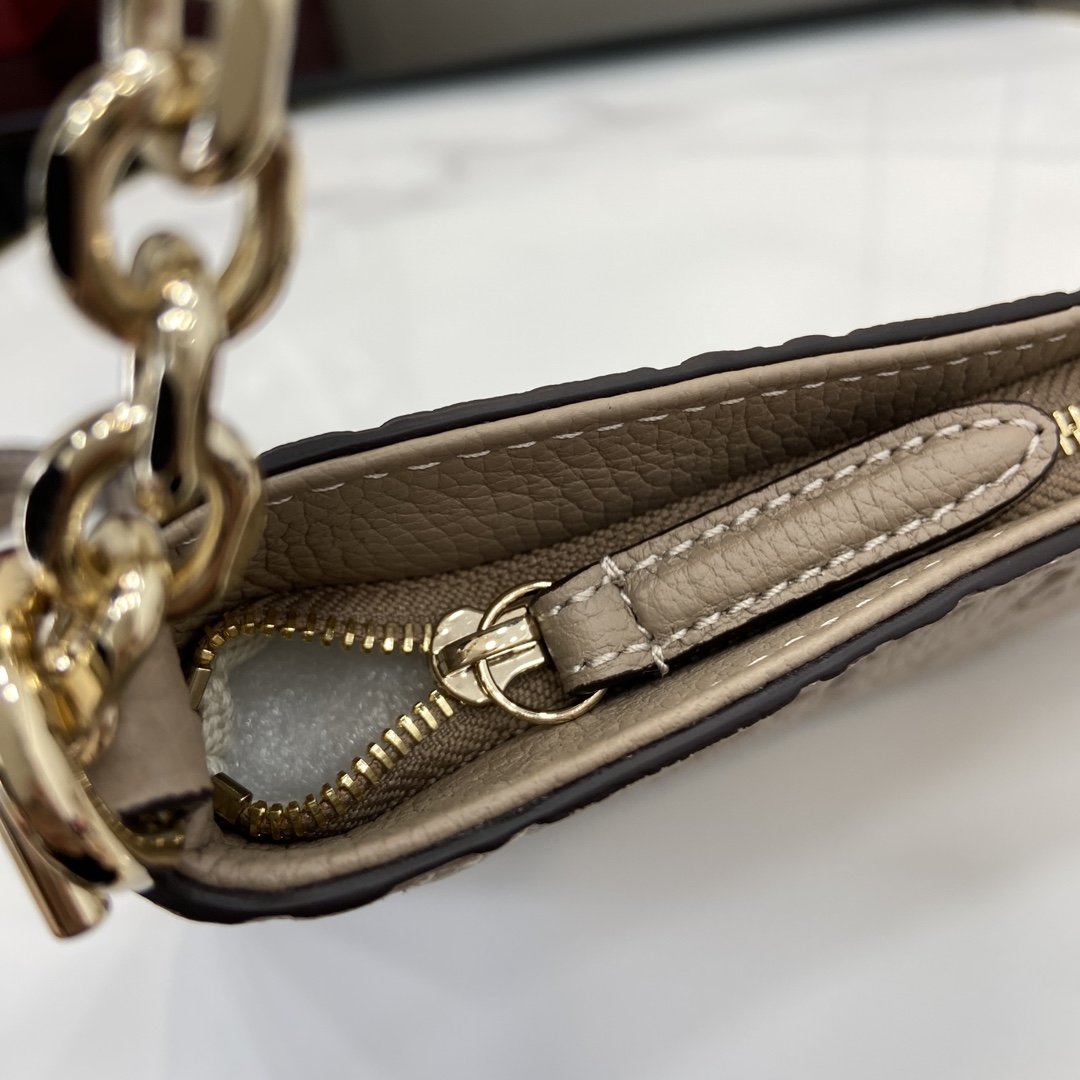 Gucci GG Emblem Medium Shoulder Bag - PerfectKickZ