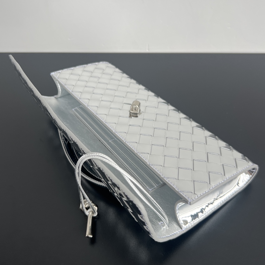 Bottega Veneta Andiamo Clutch 31*13*3cm - PerfectKickZ