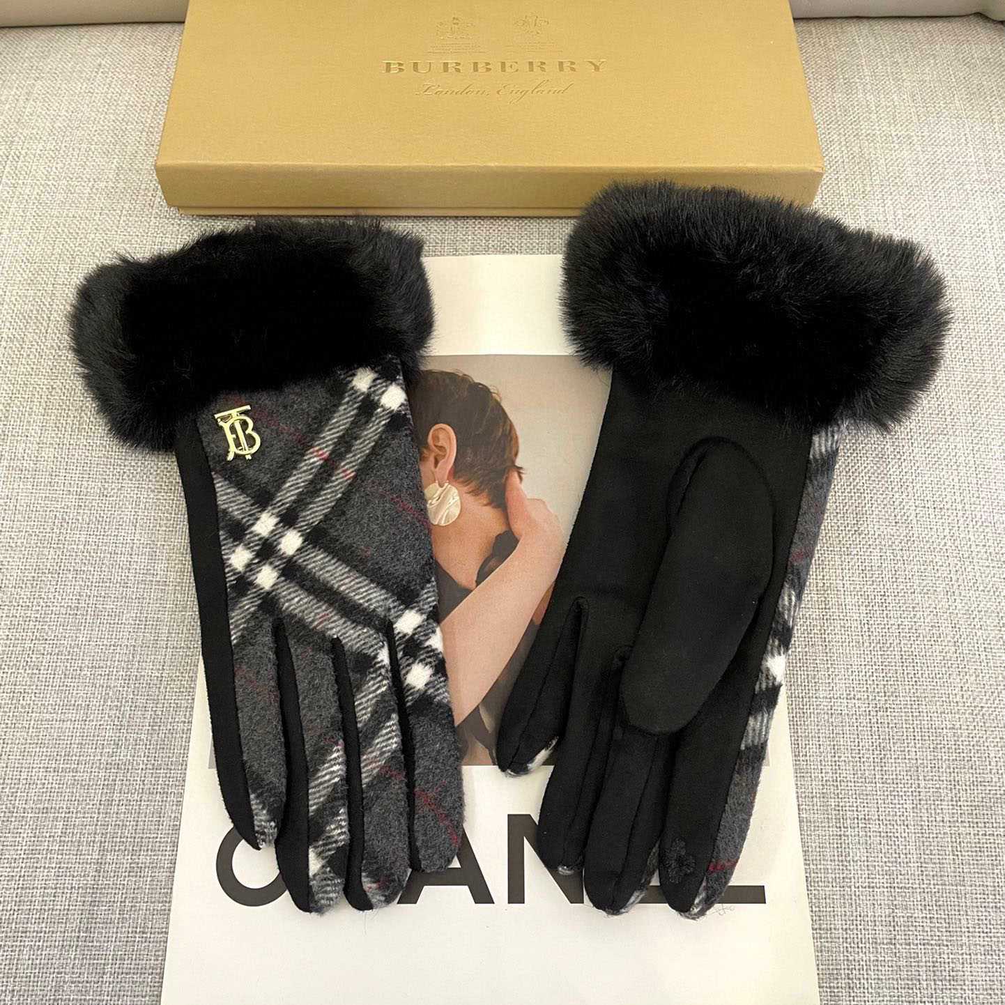 Burberry Gloves  - PerfectKickZ