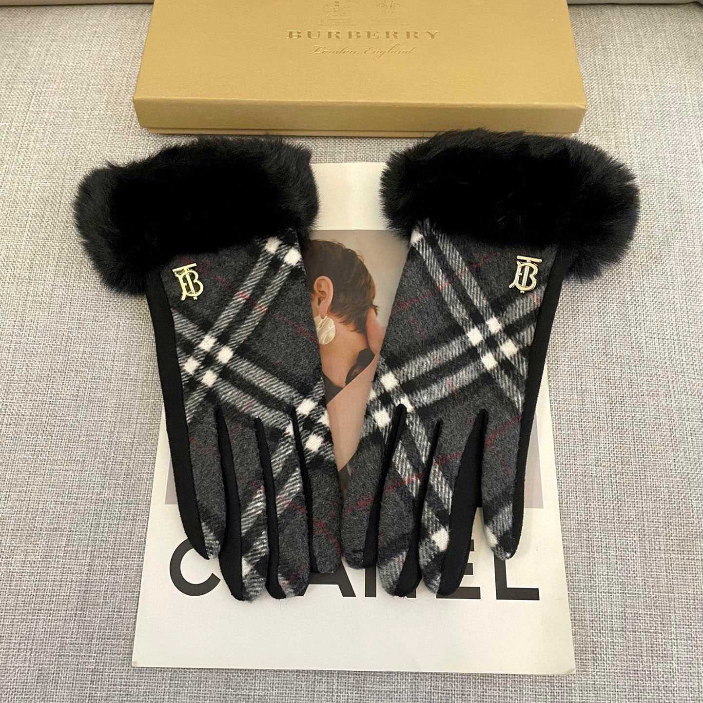 Burberry Gloves  - PerfectKickZ