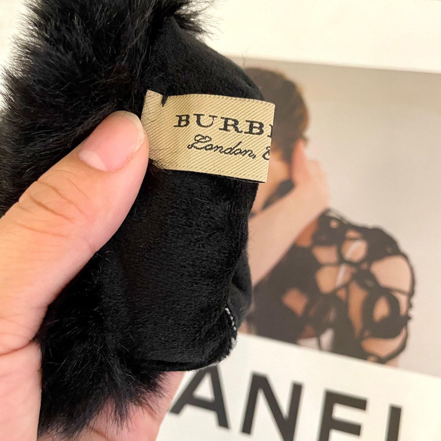 Burberry Gloves  - PerfectKickZ