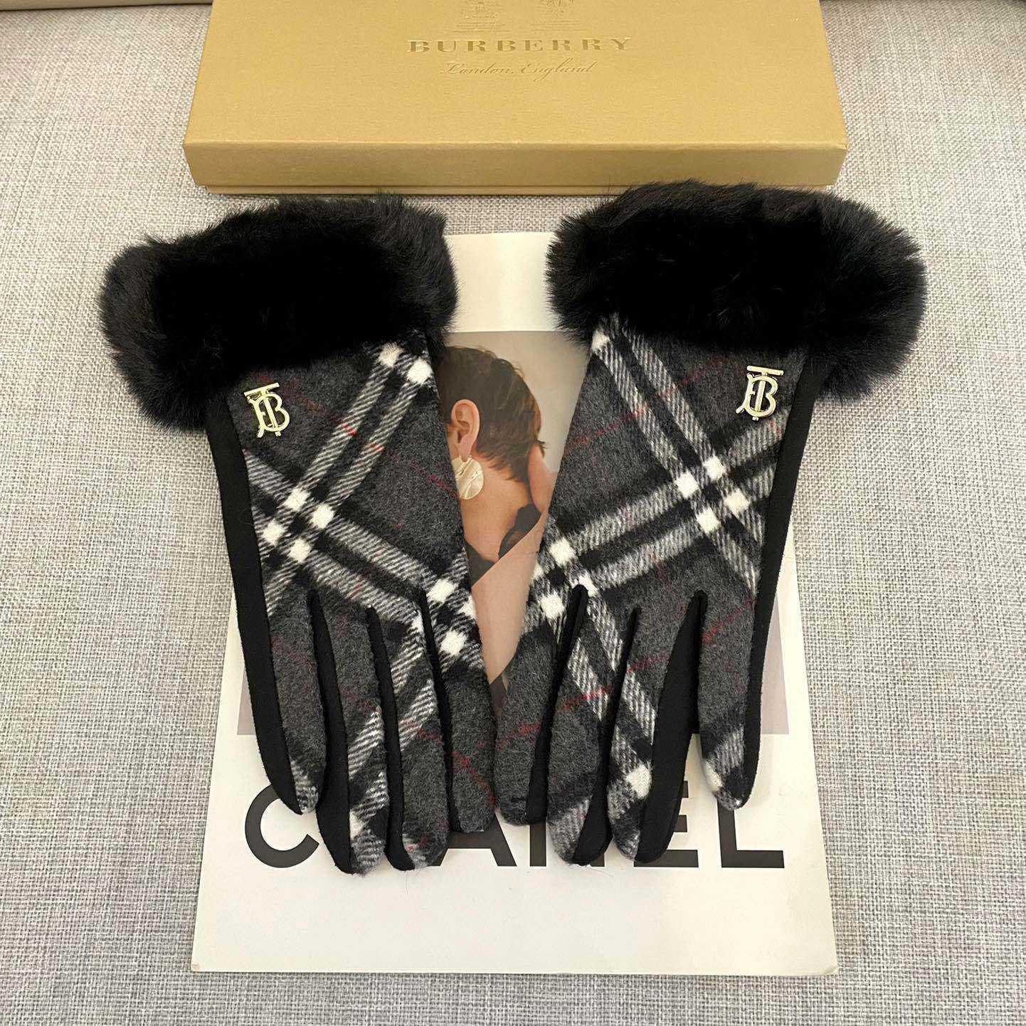 Burberry Gloves  - PerfectKickZ