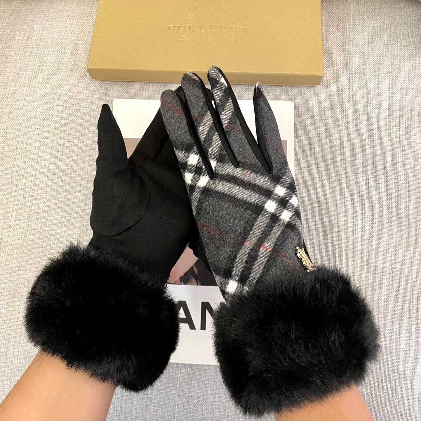 Burberry Gloves  - PerfectKickZ