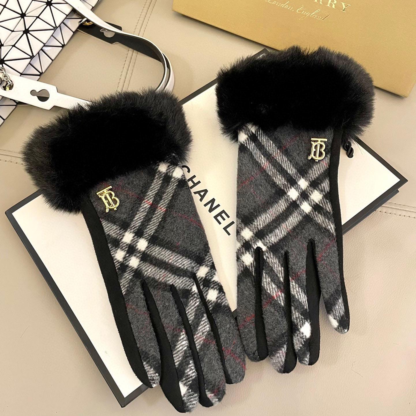 Burberry Gloves  - PerfectKickZ