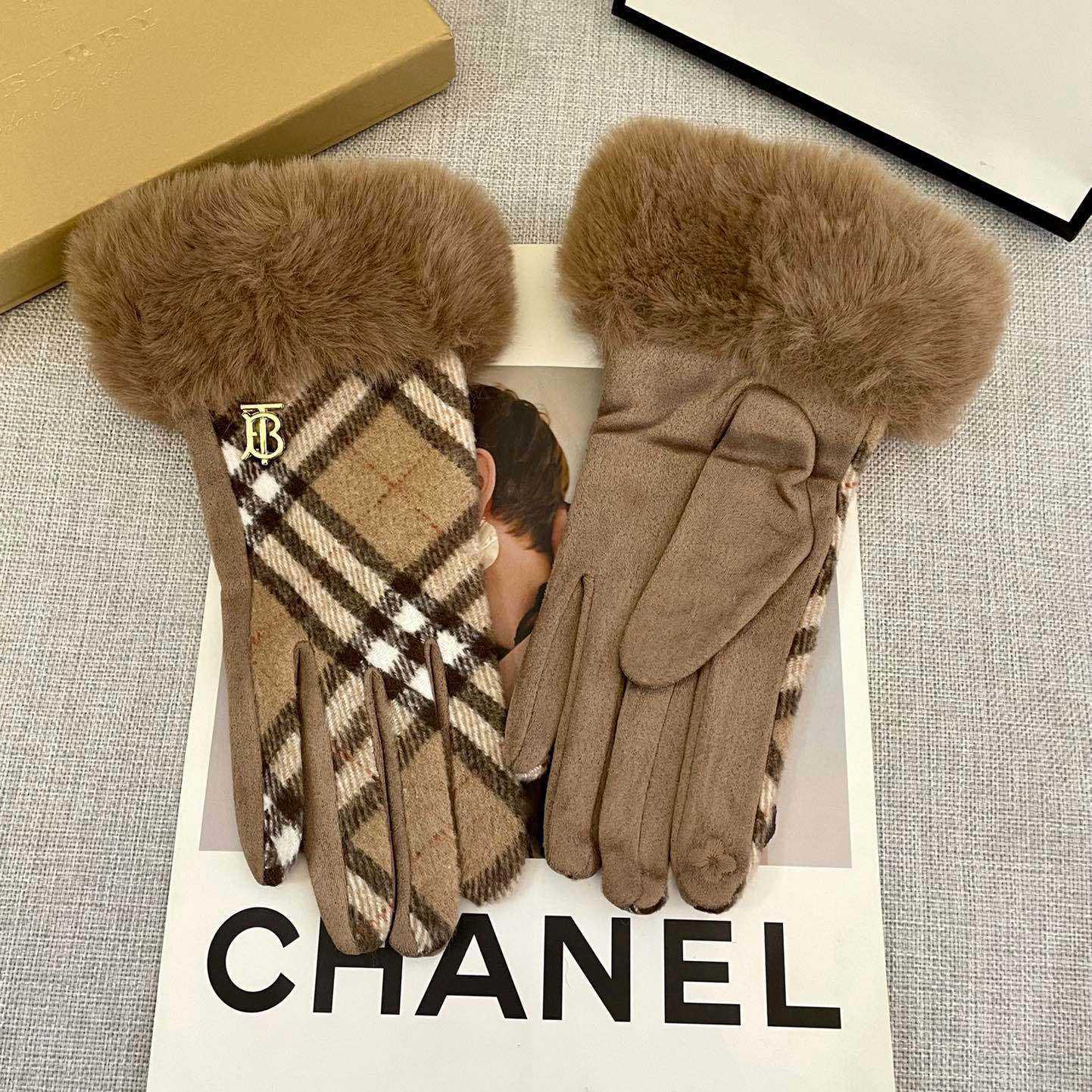 Burberry Gloves  - PerfectKickZ