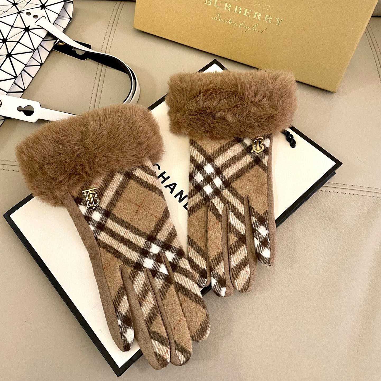 Burberry Gloves  - PerfectKickZ