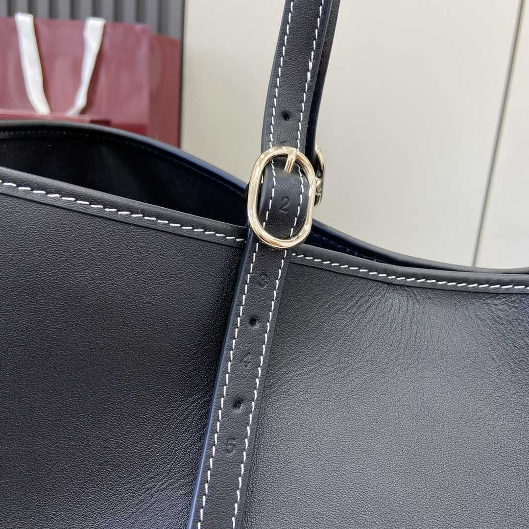 Gucci GG Emblem Medium Tote Bag - PerfectKickZ