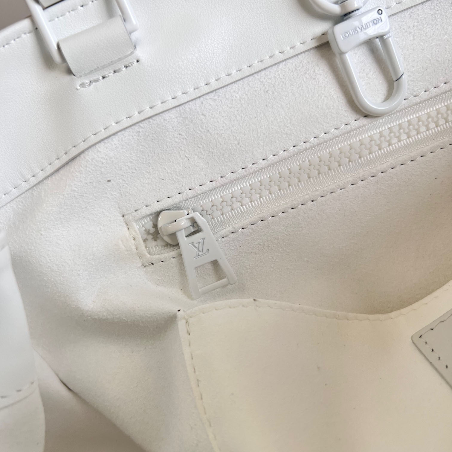 Louis Vuitton Sac Plat  M21841 - PerfectKickZ
