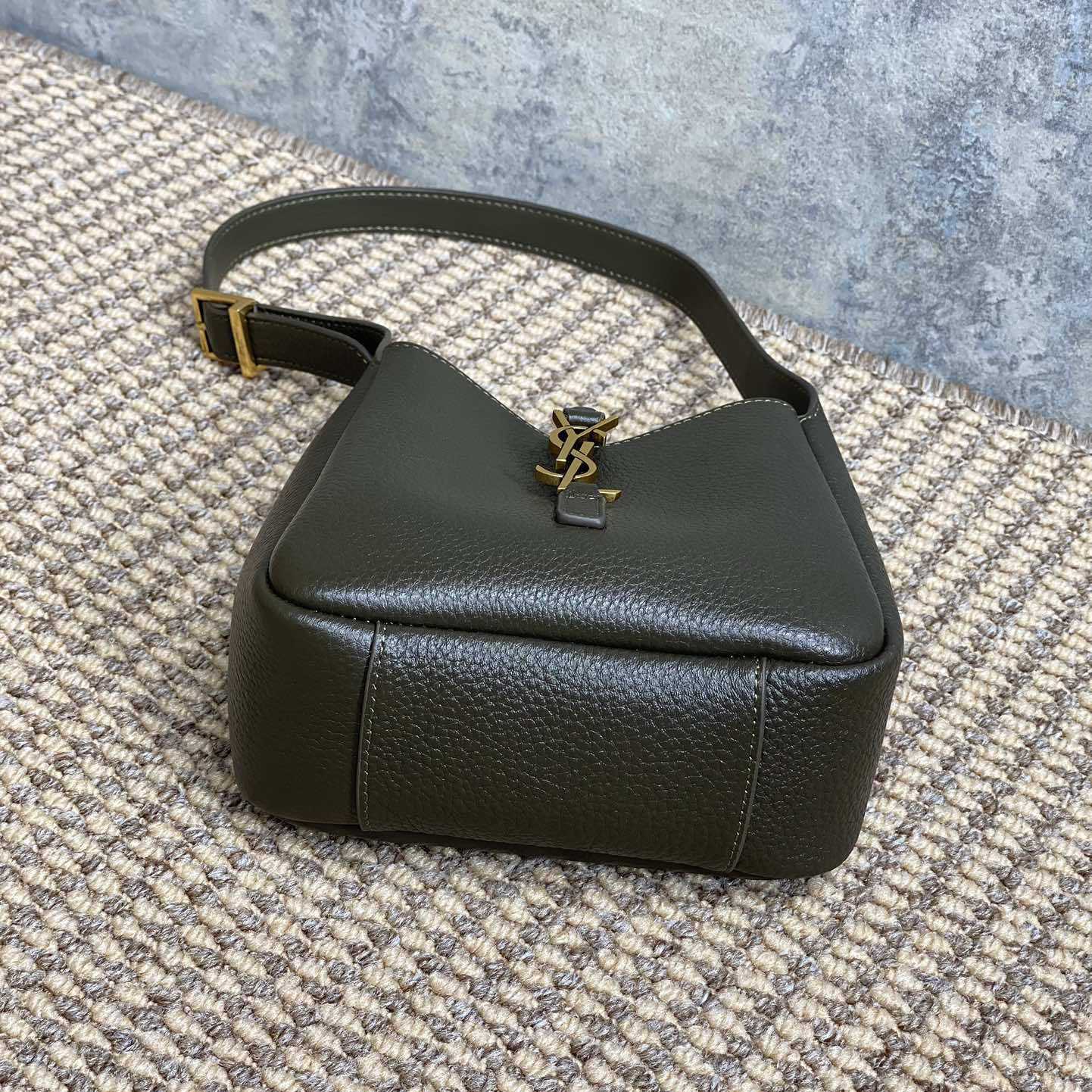 Saint Laurent LE 5 À 7 Supple Baby In Grained Leather - PerfectKickZ