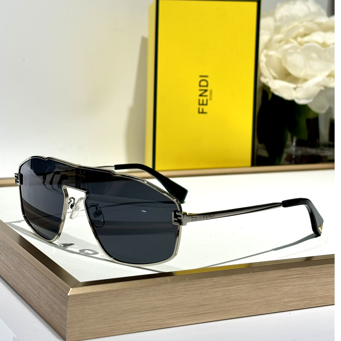 Fendi Sky Sunglasses   FE40129U - 