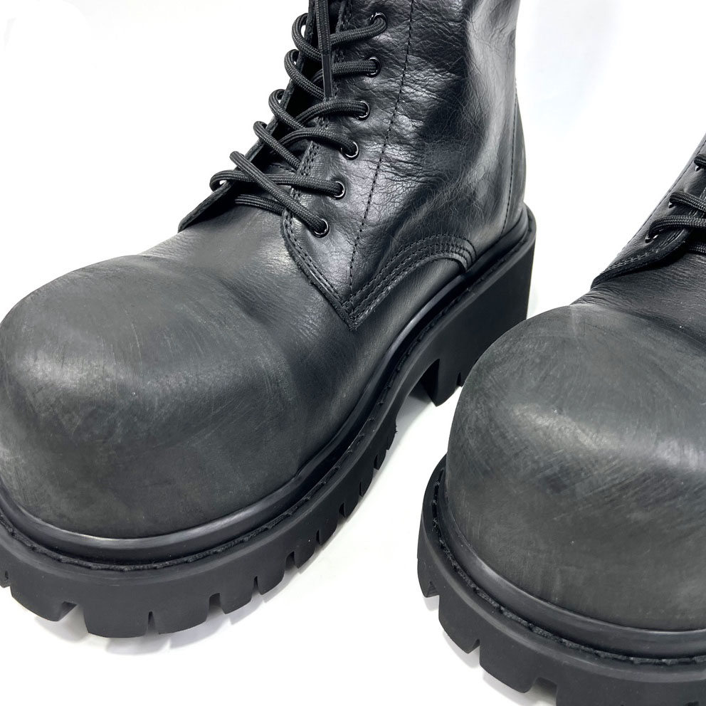 Balenciaga Stomper Boot In Black - 