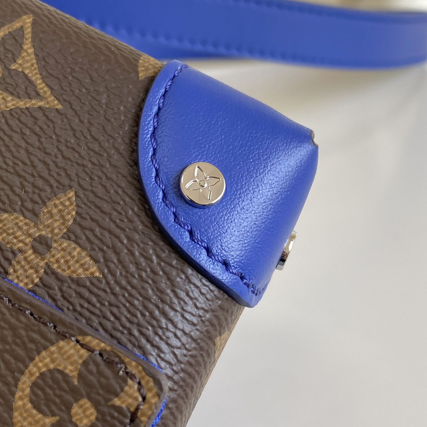 Louis Vuitton Steamer Wearable Wallet  M12810 - PerfectKickZ