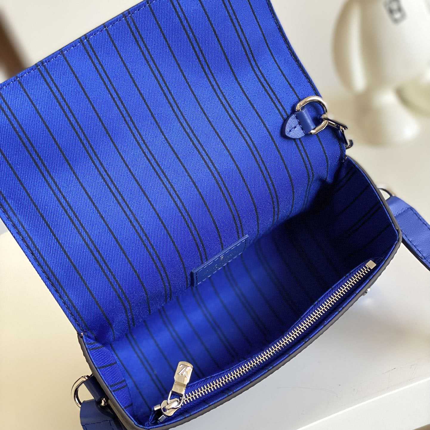Louis Vuitton Steamer Wearable Wallet  M12810 - PerfectKickZ