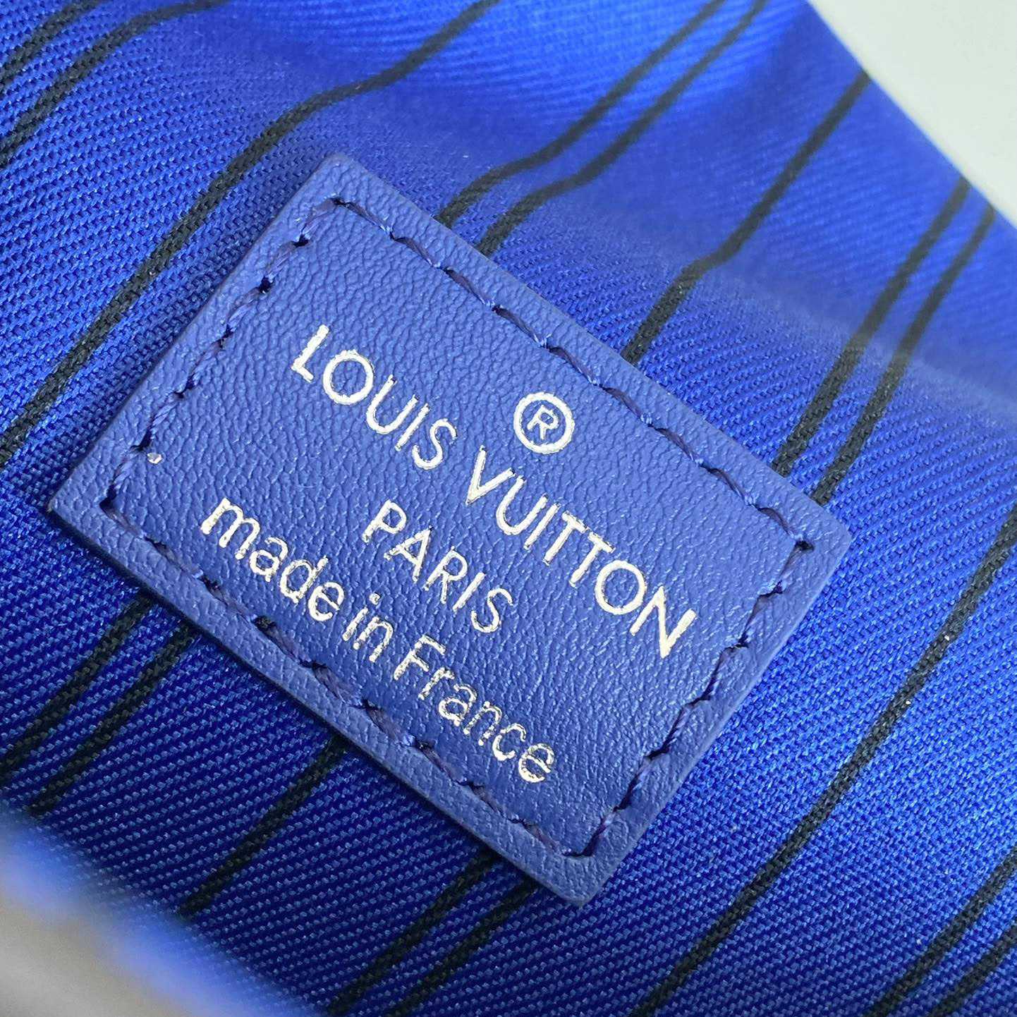 Louis Vuitton Steamer Wearable Wallet  M12810 - PerfectKickZ