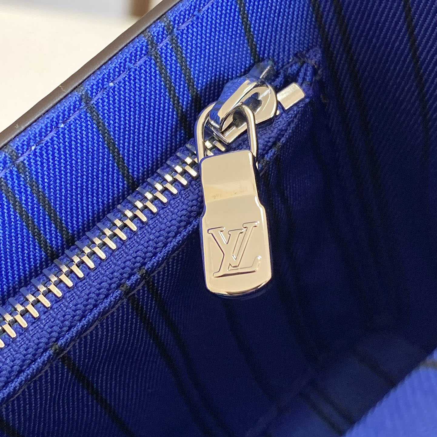 Louis Vuitton Steamer Wearable Wallet  M12810 - PerfectKickZ
