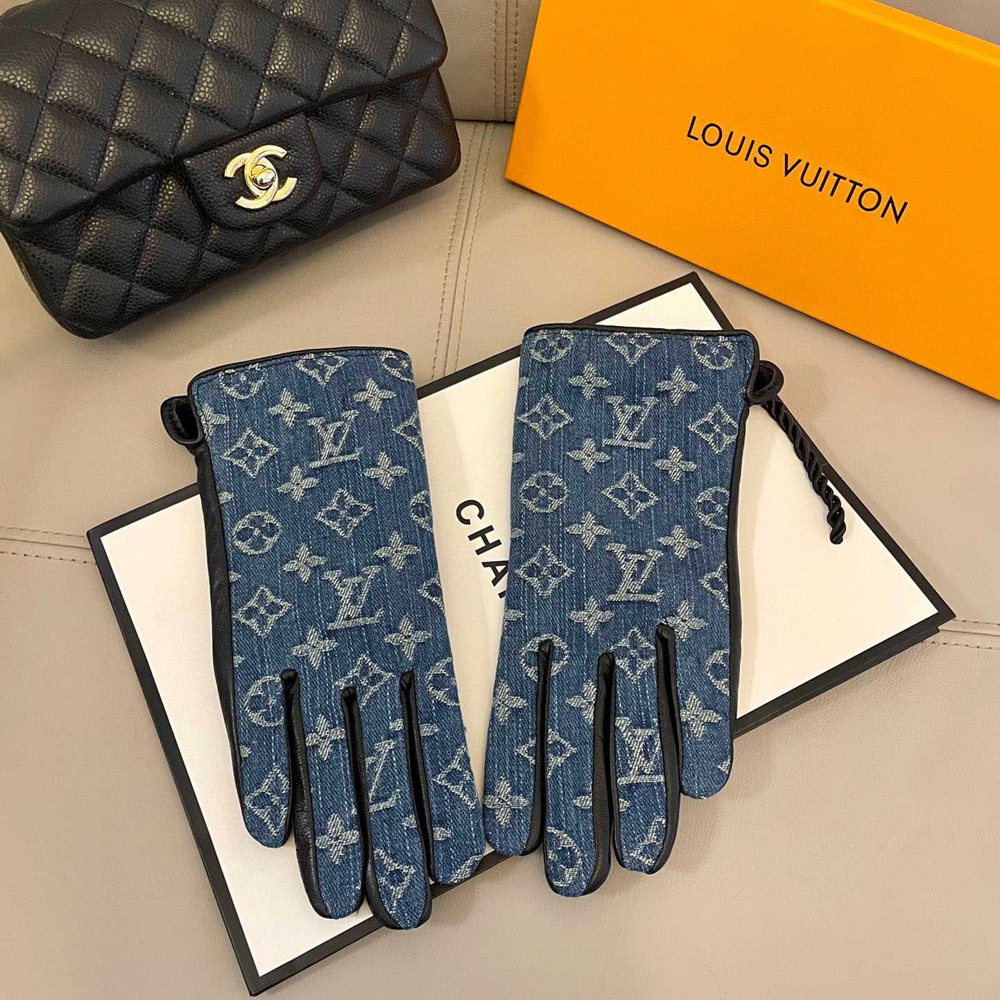 Louis Vuitton Gloves  - 
