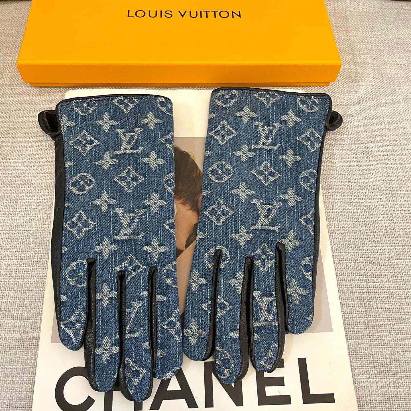 Louis Vuitton Gloves  - 