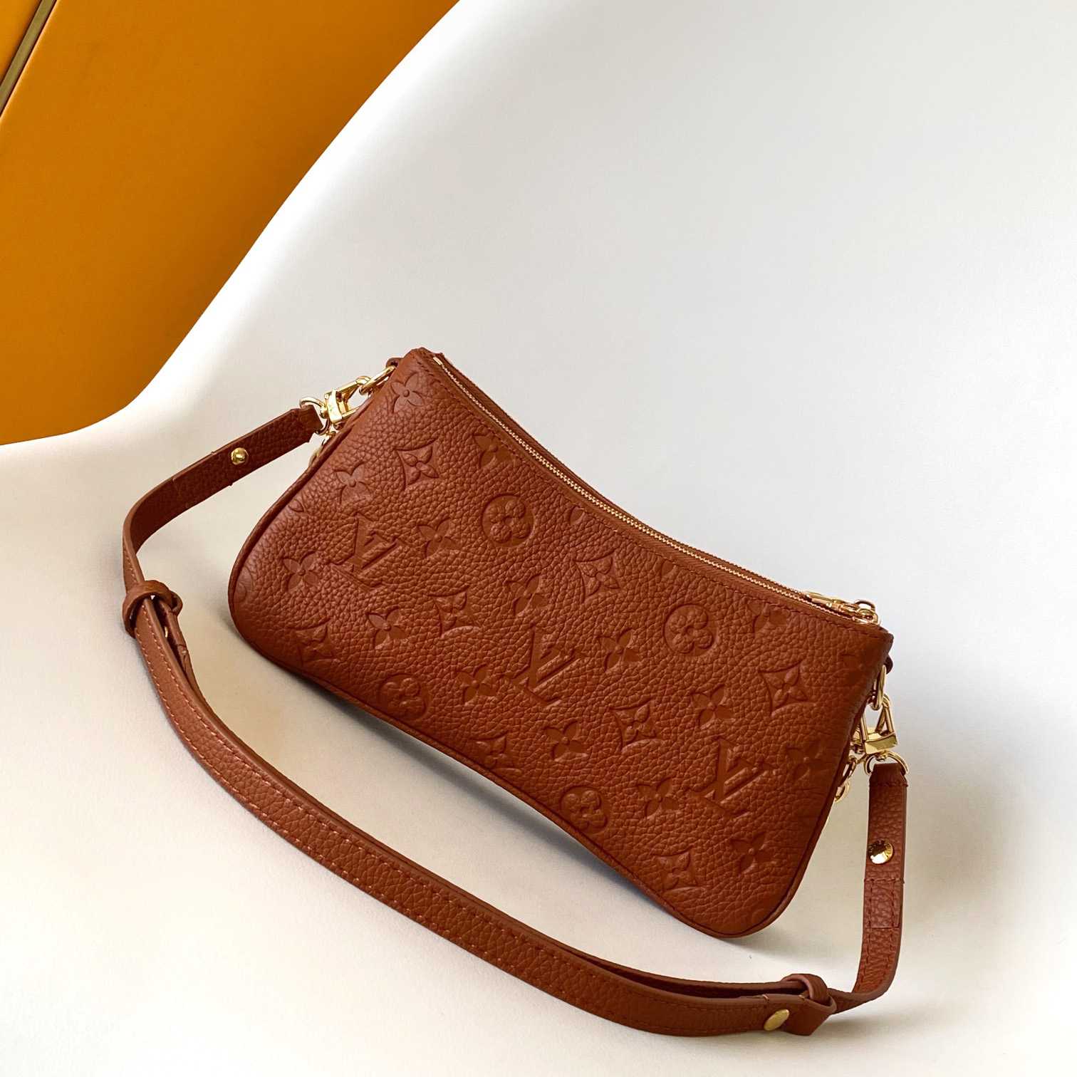 Louis Vuitton Liv Pochette  M11916 - PerfectKickZ