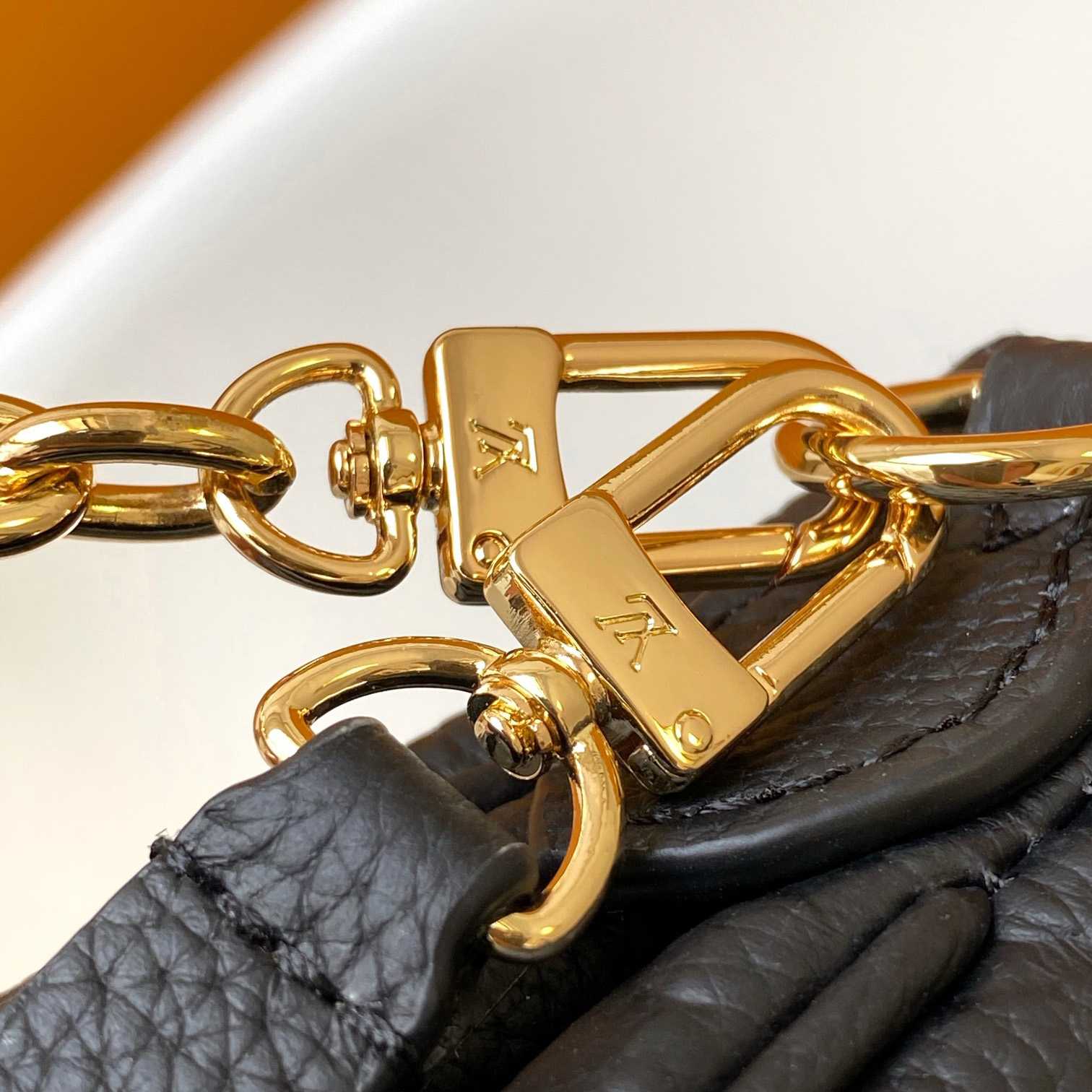 Louis Vuitton Liv Pochette  M83301 - PerfectKickZ