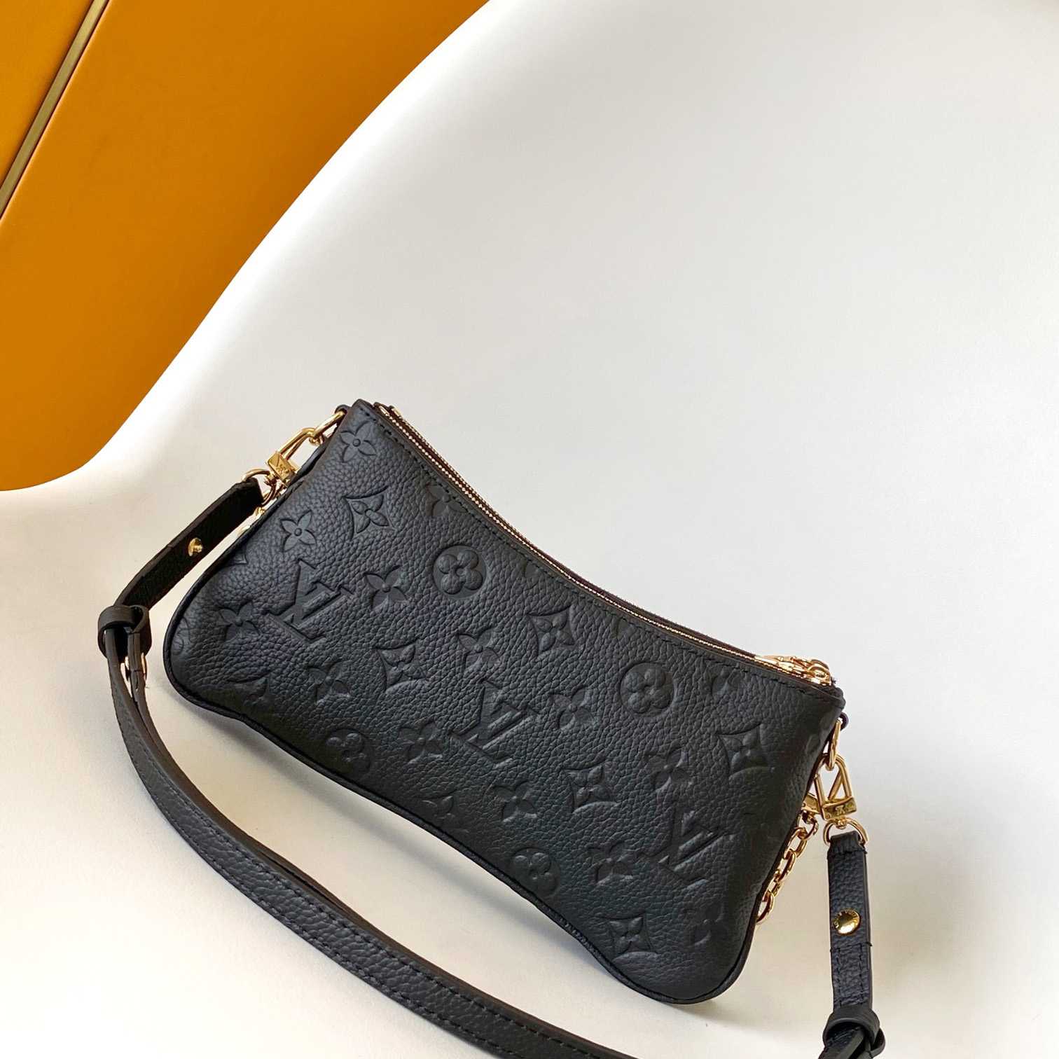 Louis Vuitton Liv Pochette  M83301 - PerfectKickZ
