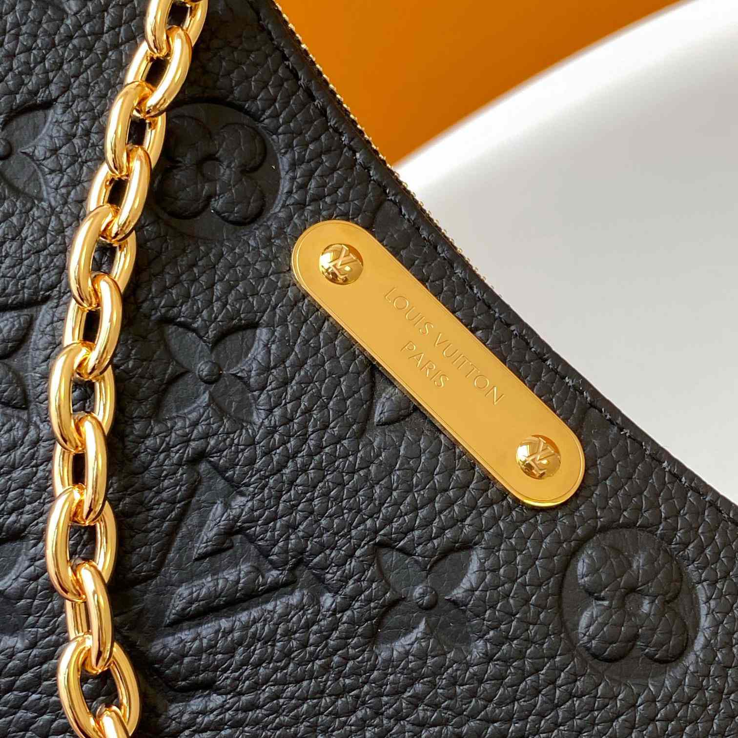 Louis Vuitton Liv Pochette  M83301 - PerfectKickZ