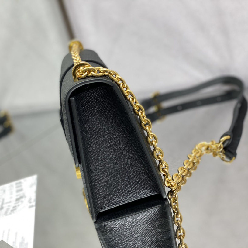 Dior Montaigne Bag With Chain  (25*7*15cm) - PerfectKickZ