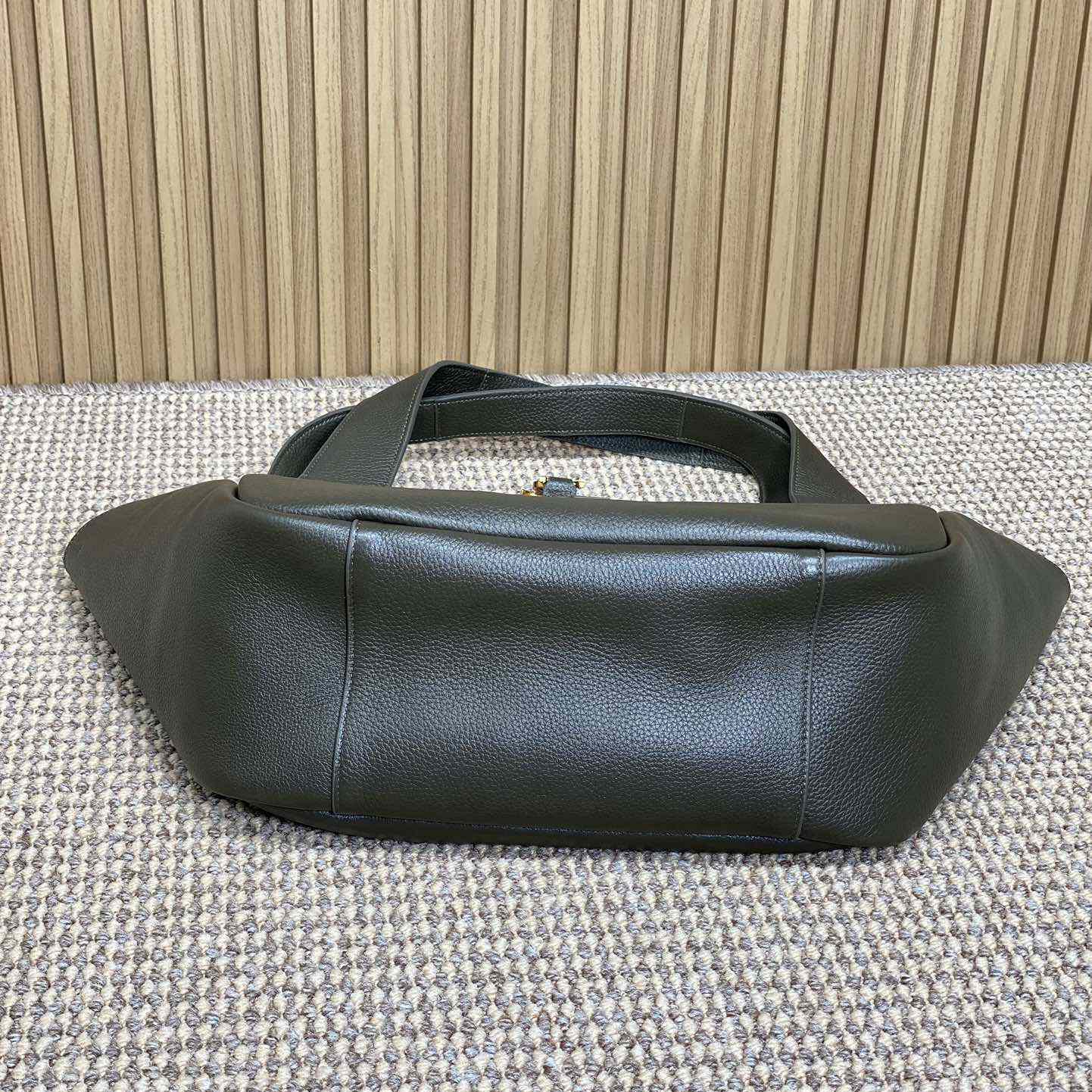 Saint Laurent Le 5 À 7 Bea In Grained Leather - PerfectKickZ